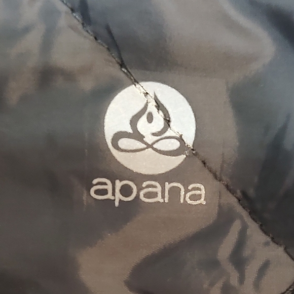 Apana Dark Quilted Outerwear - Picture 4 of 4